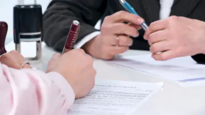 Angehörige enterben: Was das Gesetz erlaubt und wo der Pflichtteil bleibt
